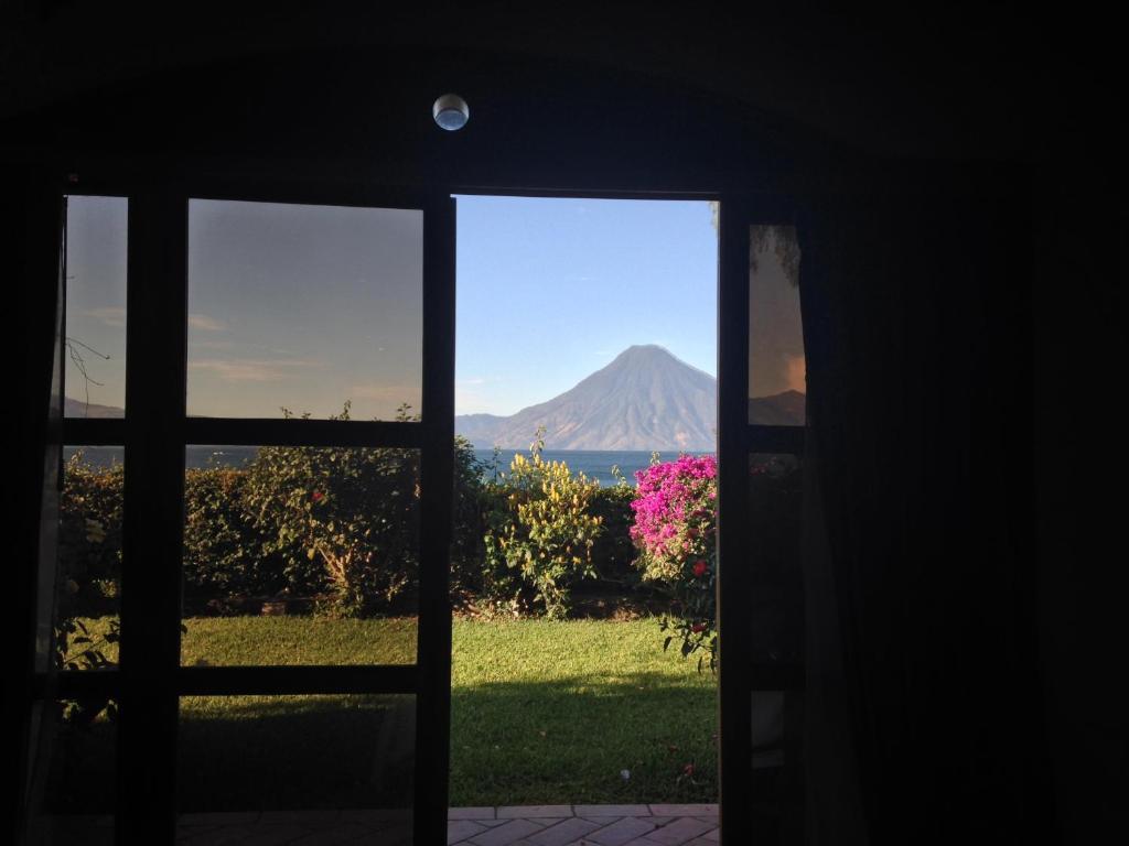 Hotel Posada De Don Rodrigo Panajachel Buitenkant foto